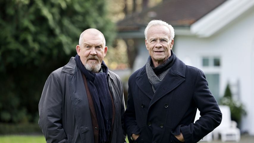 Dietmar Bär und Klaus J. Behrendt beim Fototermin zum 98. Kölner Tatort "Der Glücklichmacher" in Köln-Hahnwald, 17.11.2025